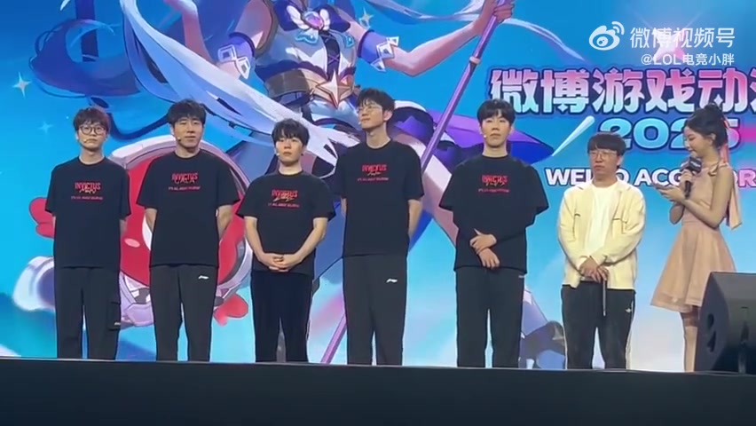 行程拉满IG结束TES战后来到北京参加漫展明日飞回上海对阵TT