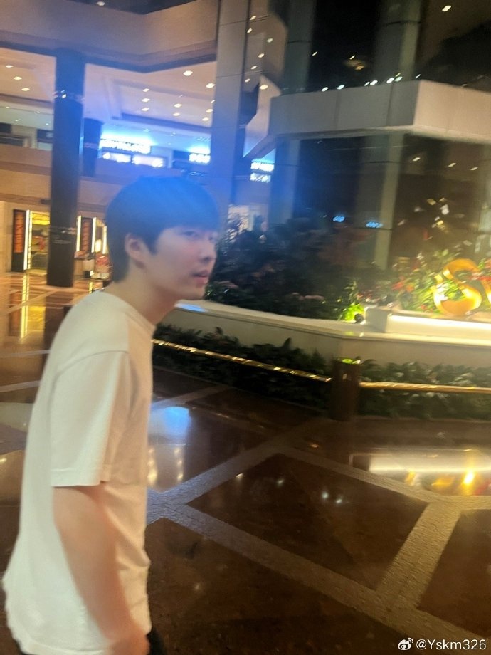 YSKM分享和前IG队友的聚餐照：下次再见希望大家順順利利