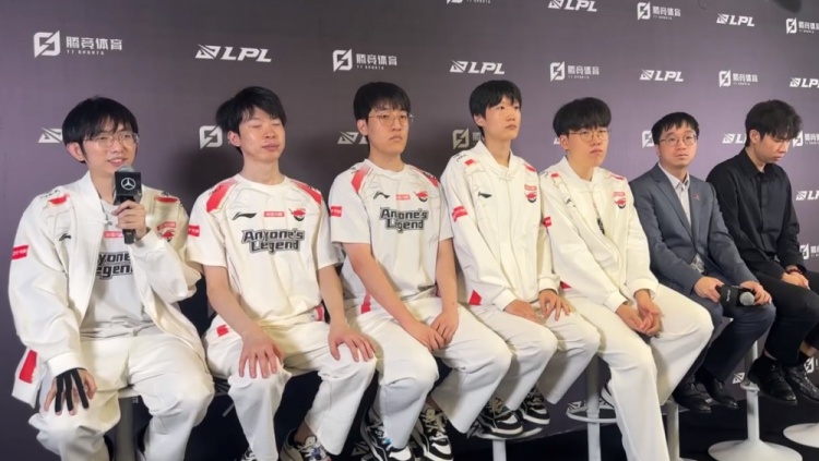 Flandre：跟Scout基本没什么交流只专注在想办法怎么弄他上面了