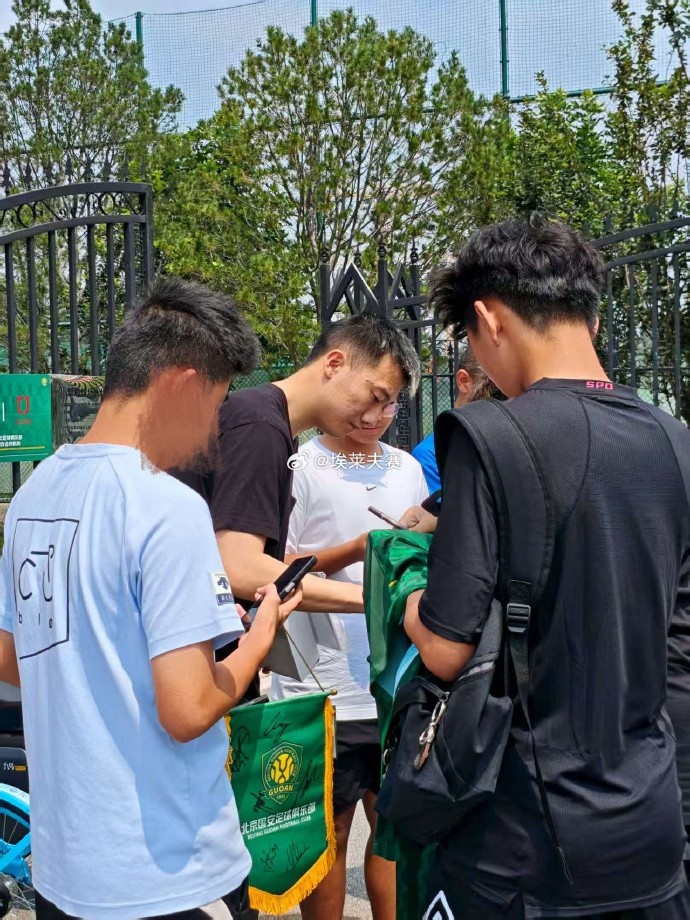 博主：韩佳奇在京津德比前归队，他清瘦了许多