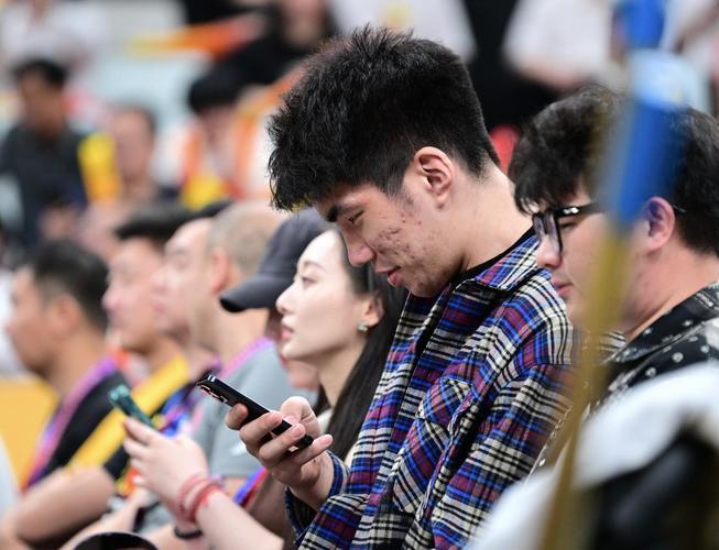 有骨气的小伙子！放弃国内顶薪拿月薪2000欧，也要追上杨翰森