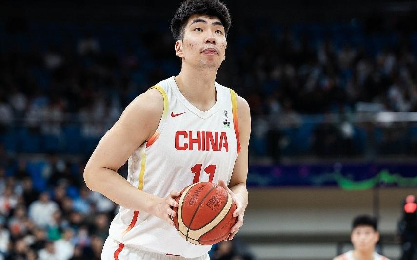 西乙主帅谈余嘉豪！直指防守+对抗+篮