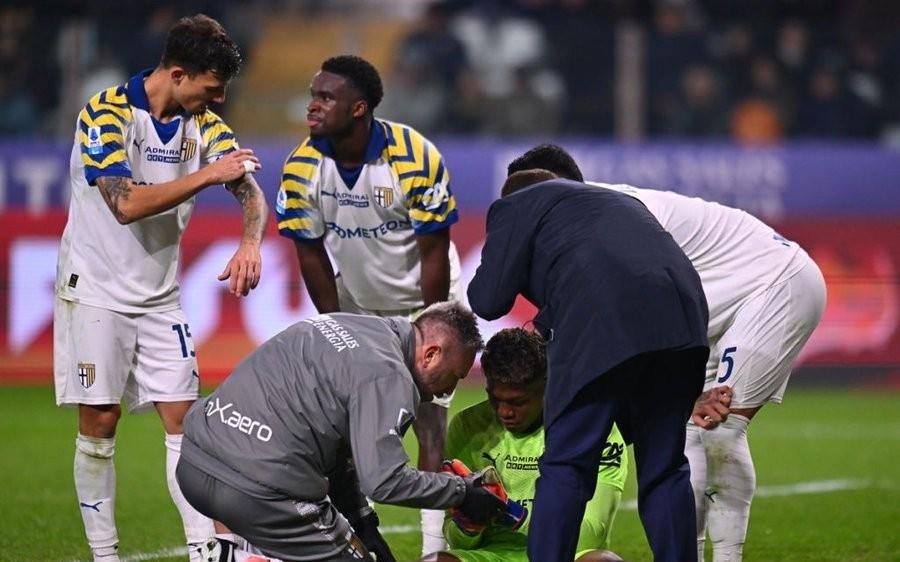 帕尔马官方：铃木彩艳左手中指及手舟骨复合骨折，将接受手术