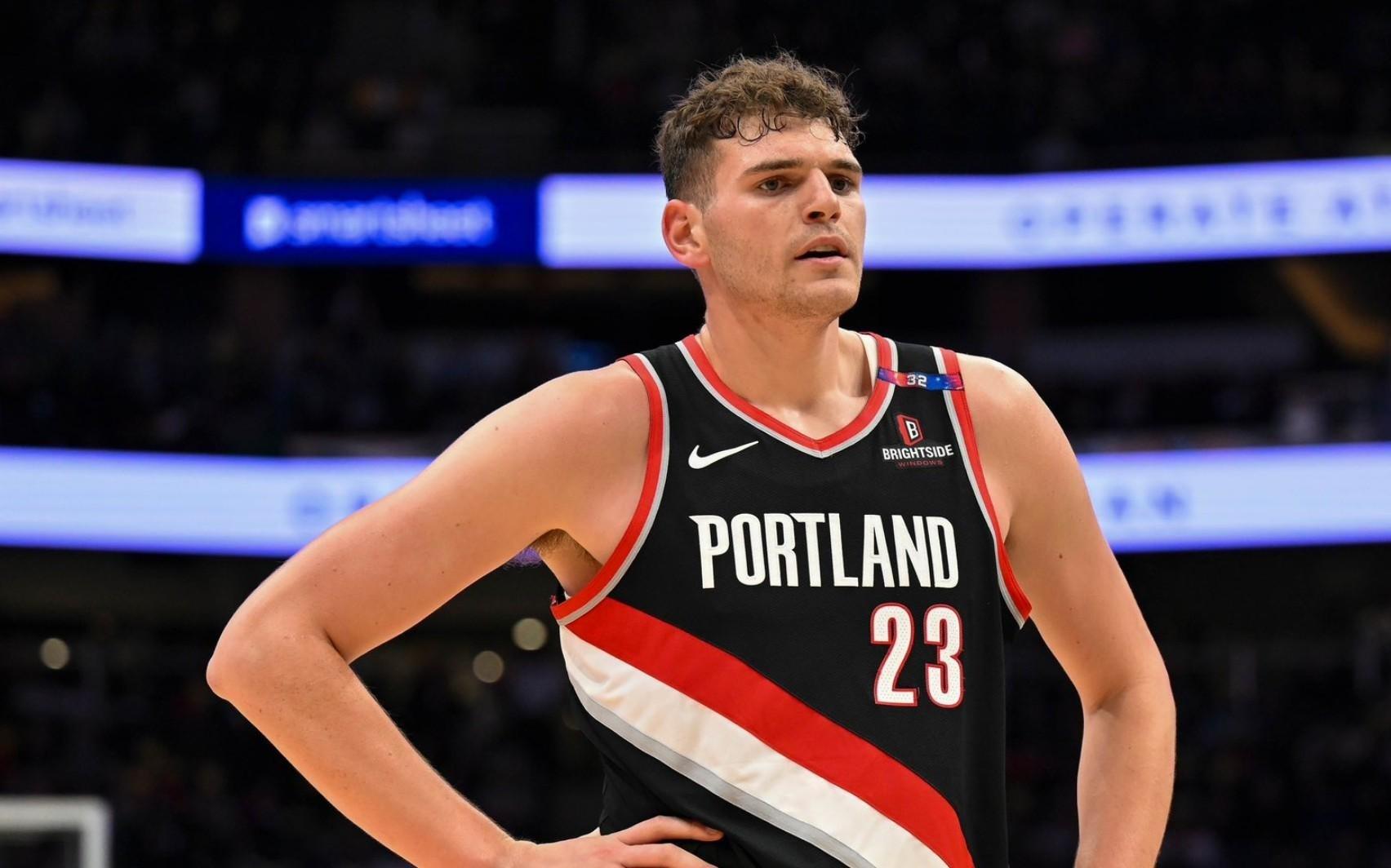 克林根首发出场24分钟，8投2中得5分15板1助0失误，正负值4