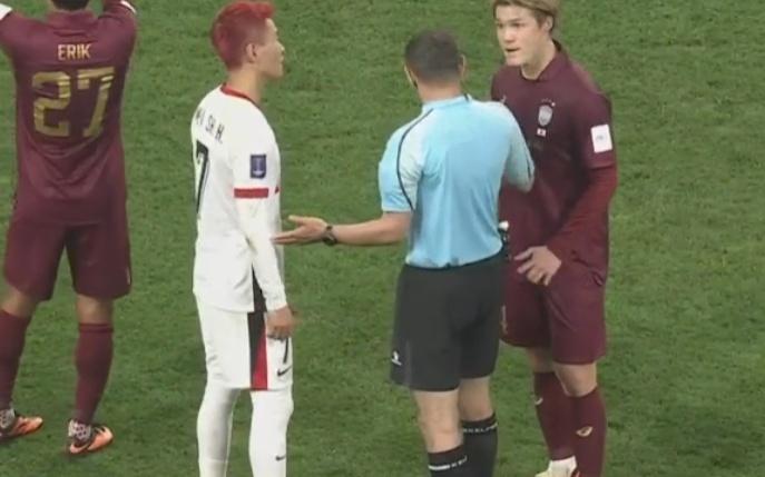 韦世豪“恶斗”酒井高德!手指对手怒骂,记者:蓉城中超外战标兵