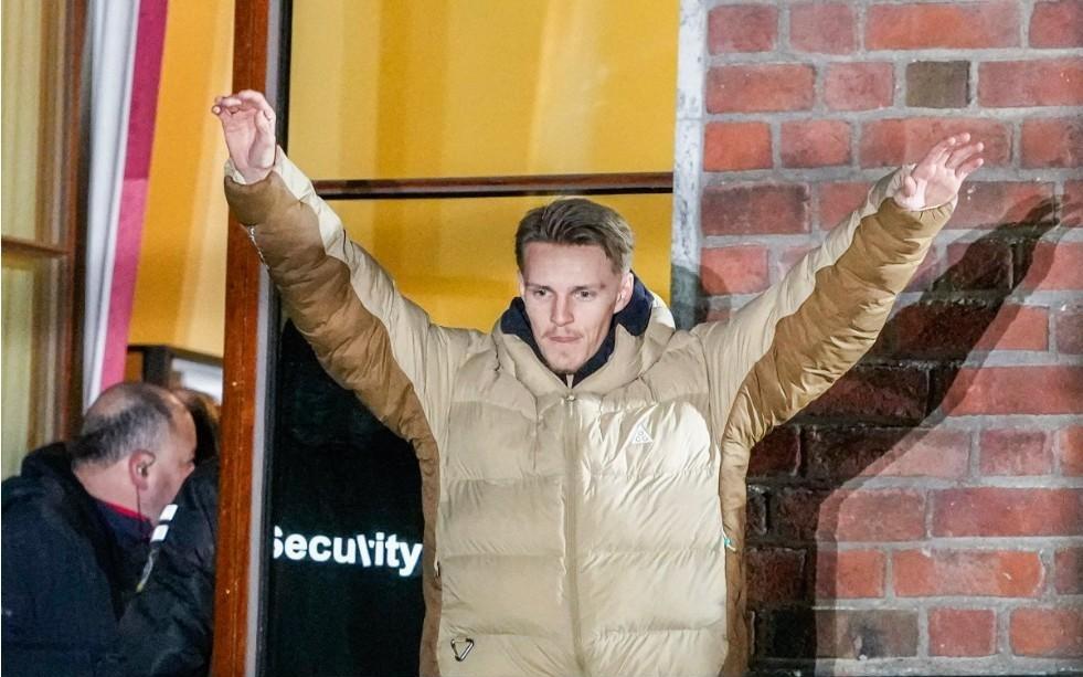 火爆！4.5萬挪威球迷聚集與球隊(duì)一起慶祝晉級(jí)世界杯