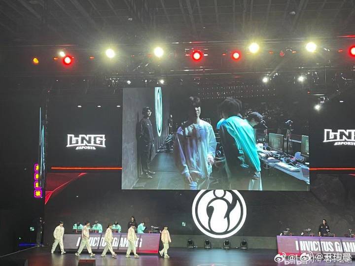 媒体人谈iG粉丝报点风波：35秒的延迟能听到欢呼但是听不到具体内容