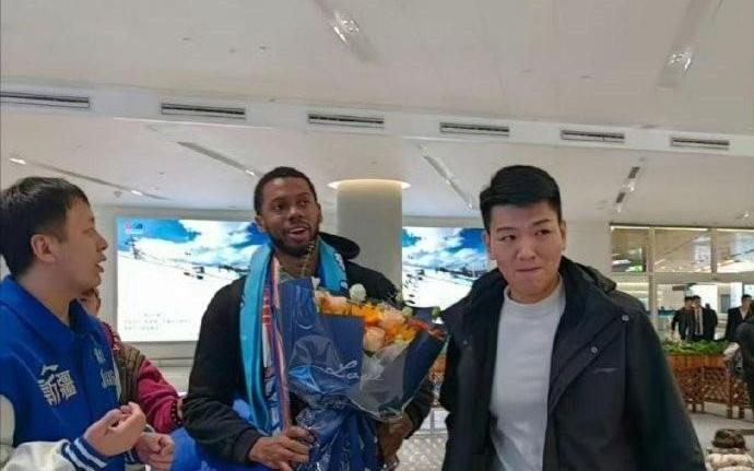 媒体人：新疆男篮新签外援华莱士因个人竞技状态不佳已离队