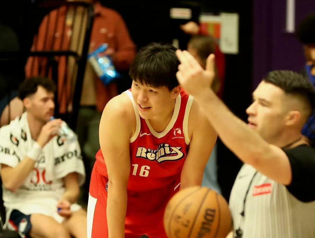 轰20+7+7!杨瀚森练级又闪光:仙人指路妙传+大秀丝滑脚步