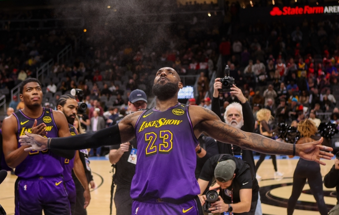 加内特:别人的40岁能干什么詹姆斯还能进最佳阵容!