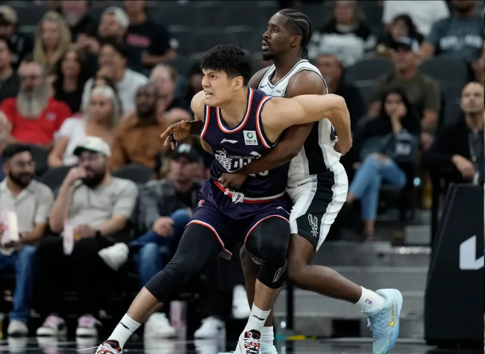 广州2连败淘出本土核心!打NBA场均13.5分,球迷:被北控耽误2年
