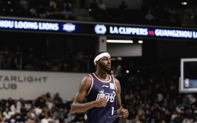 官方欢迎JustinHoliday加入广州龙狮!