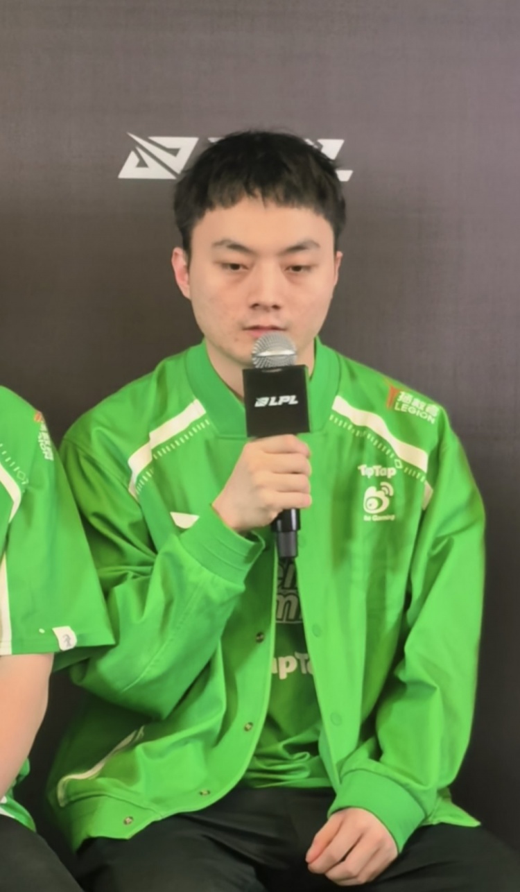 师傅你是做什么工作的Light谈输出仅8411维鲁斯：玩到15分钟觉得Poke流更适合
