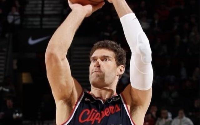 37岁单场9记三分，洛佩兹成詹姆斯、