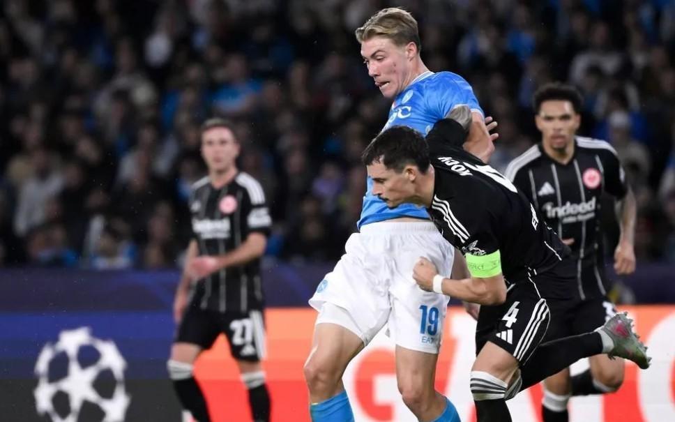 镜报:曼联1月无法召回霍伊伦,那不勒斯有欧冠资格就能买断