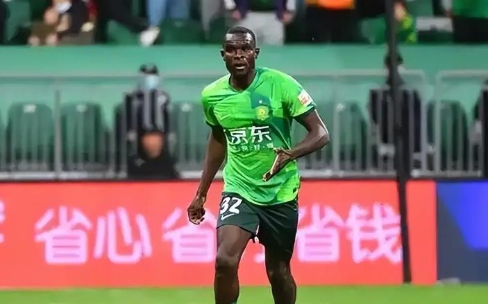 太不职业！中超巨星丑闻曝光，对外泄露球队情报，难怪被扫地出门