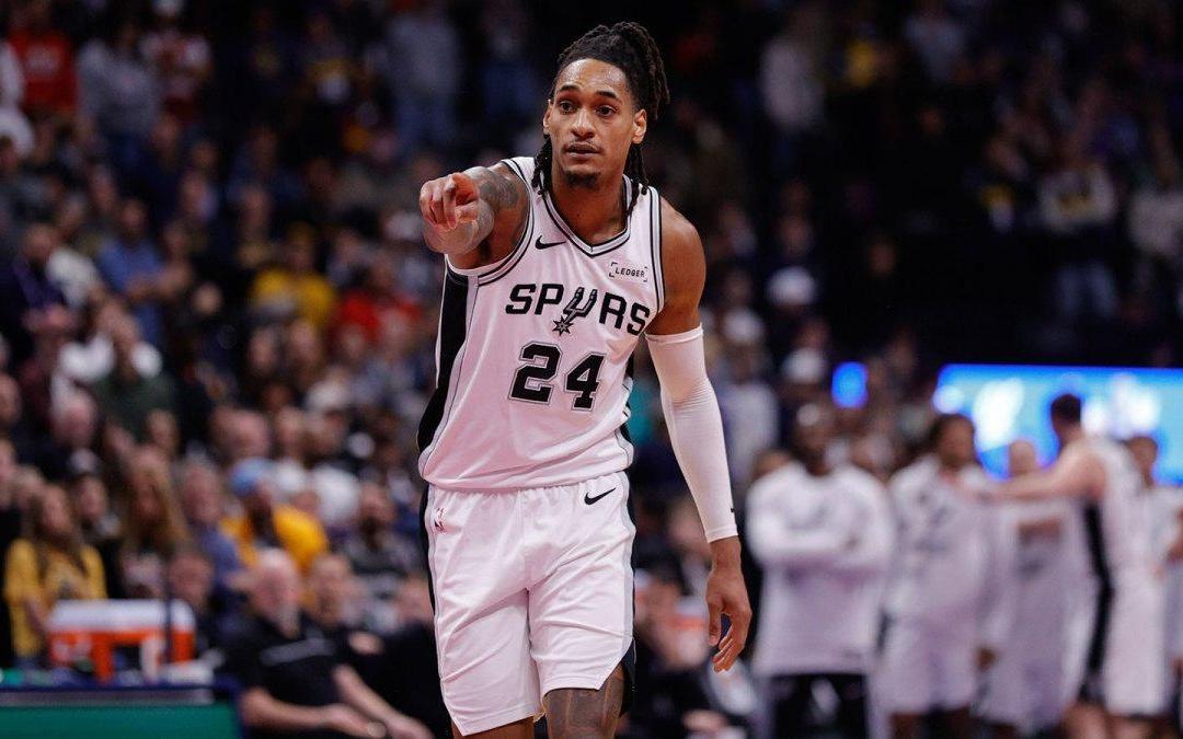 爆冷,马刺队击败掘金队后赢得NBA杯小组冠军,瓦赛尔谈感受