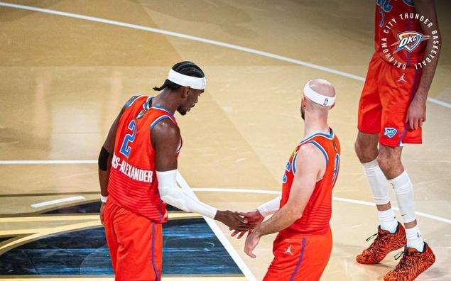 文班亚马打爆卫冕冠军,亚历山大空砍29+4+5,马刺终结雷霆16连胜