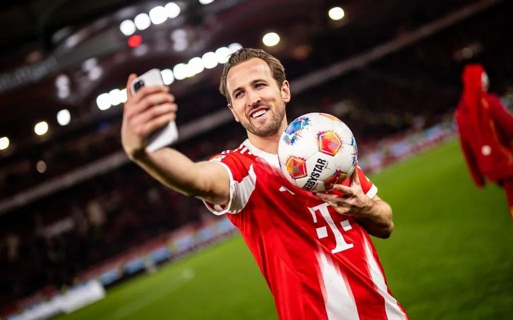 前15轮德甲凯恩6次当选全场最佳，比