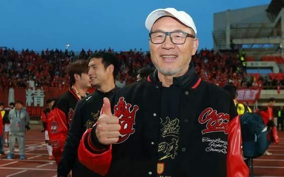 张外龙暂未续约重庆主场有悬念铁人按兵不动巴乙银靴去哪家