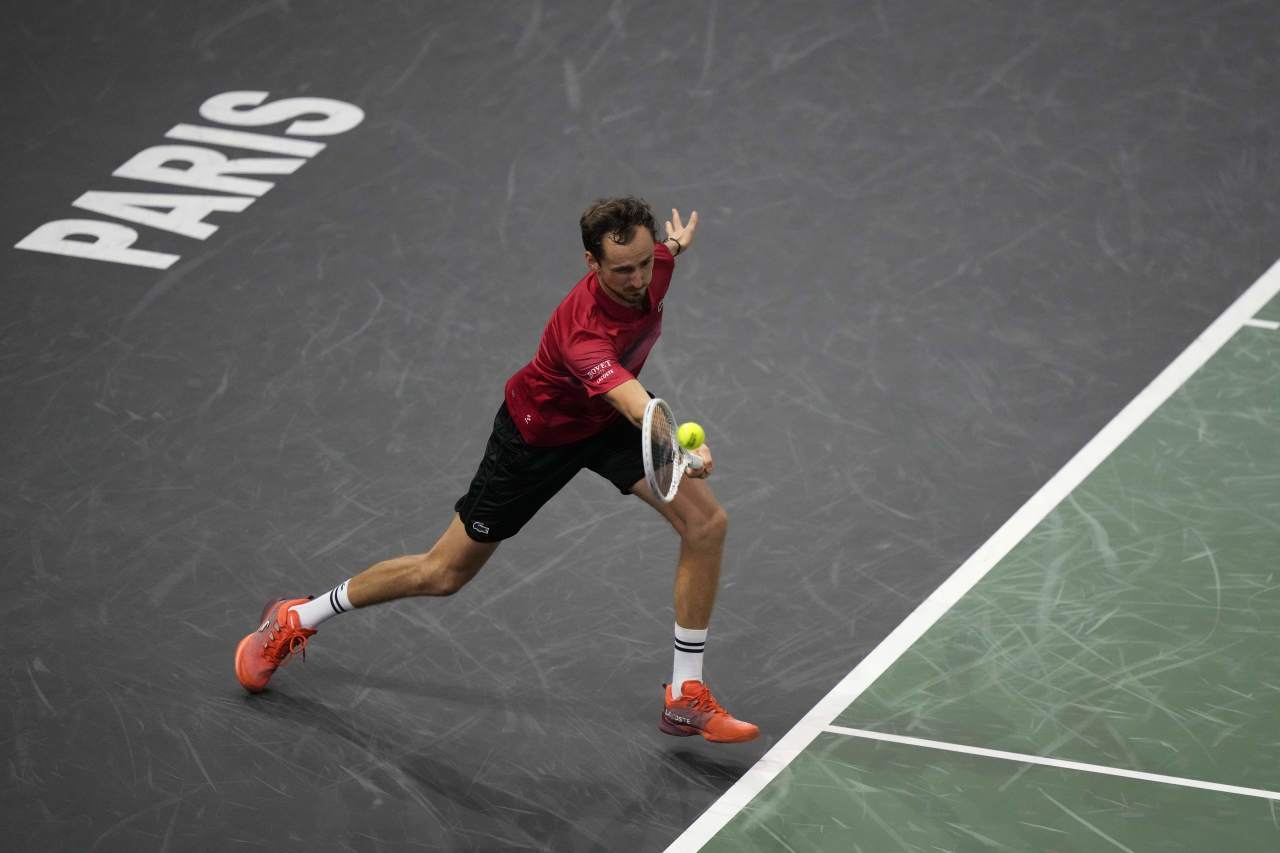 巴黎大师赛:年度最后一场网球盛宴,魔咒与荣耀共舞