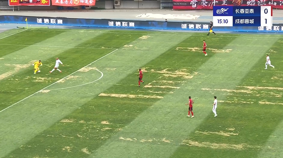 那么秀！吴亚珂面对费利佩上前逼抢，扣球晃过费利佩