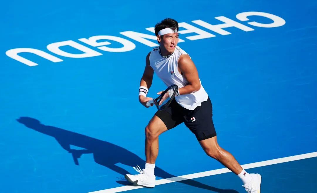 中国男单最新排名让人叹息，网友扎心提问：郑钦文离前十有多远