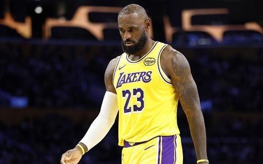 詹姆斯：没能打出我们的篮球风格但这