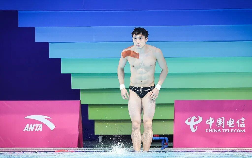 练俊杰挑战曹缘成功，夺得全运会男子10米跳台冠军