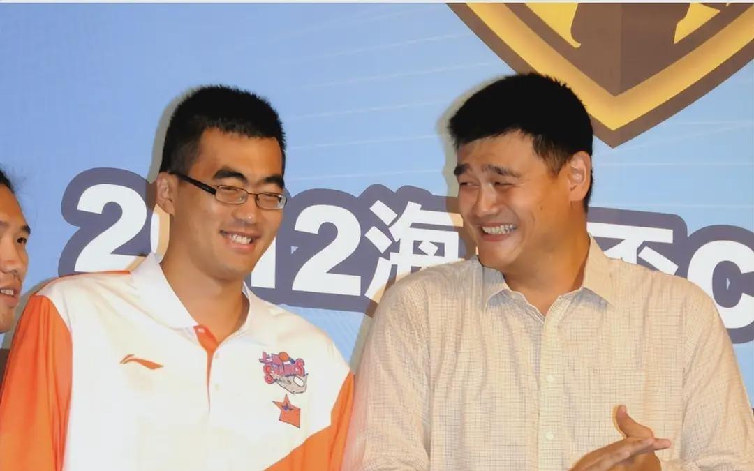 多面手!原国家队中锋如今任球队助教+翻译,称想多拿一份工资