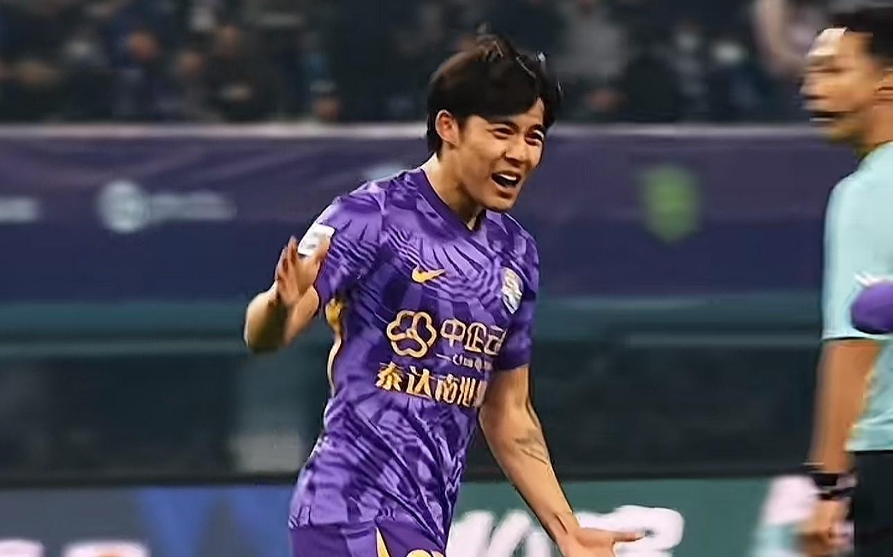 李嗣镕：在场上一点也不紧张，就想为津门虎队奉献自己的全部