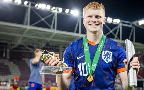 記者：多家豪門有意荷甲19歲中場斯密特，后者被標(biāo)價(jià)2200萬鎊