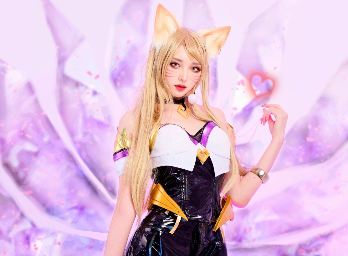 美女CoserMmeong晒KDA阿狸cos：黑丝大长腿