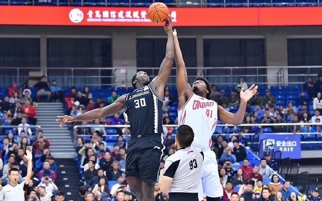 季后赛场均28分16板！达卡里约翰逊同时收到NBL和CBA球队合同