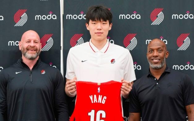 杨瀚森首个媒体日！队友纷纷称赞，主帅直言他肯定会有上场时间