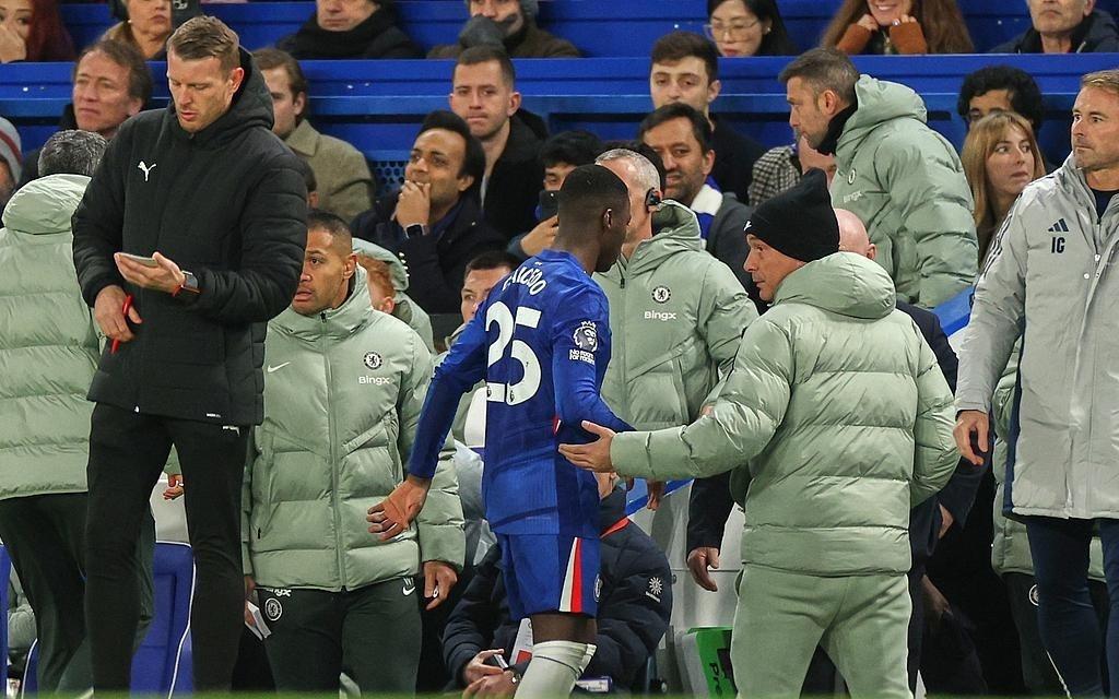 少一人的切尔西让阿森纳犯难,英超争冠从来不乏拼桌的