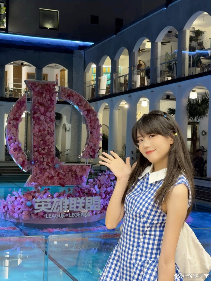 骆歆分享自拍美照：是谁今天来联盟生日会现场见面了