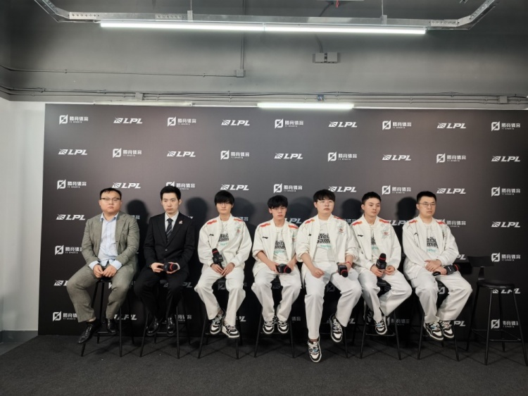 WBG赛后群访教练：队伍低迷期教练组和队员们应该要努力互相帮助