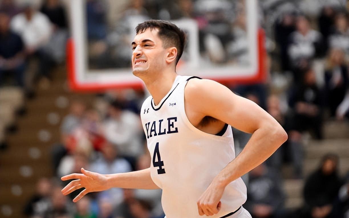 快船签下前耶鲁大学头号球星,但他在夏季联赛中的表现堪称灾难