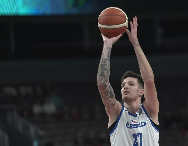 4连败出局！三分22中3+正负值62，欧洲杯最菜NBA球员诞生
