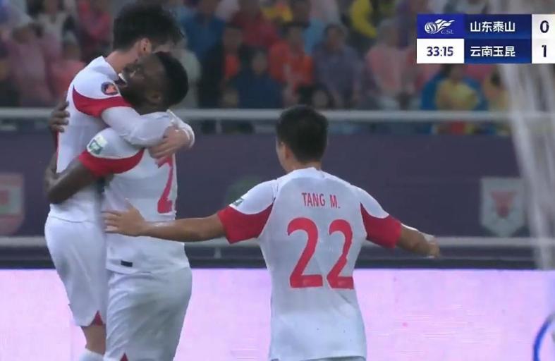 2011中超疯狂一夜！英博被双杀李霄鹏