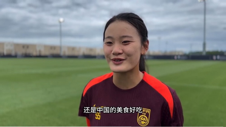 乔睿琪：美国的饮食跟我之前那次不太一样，还是中国的美食好吃