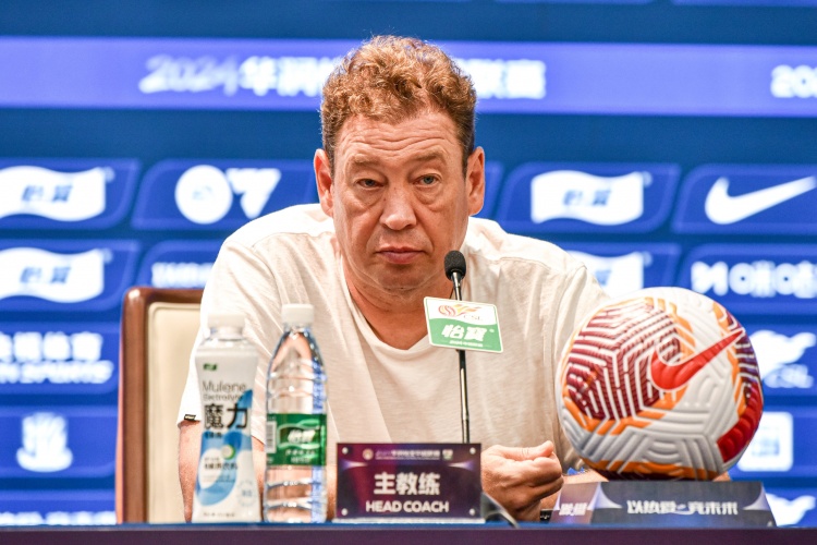 沪媒：斯卢茨基的换人显得中规中矩，并未根据蓉城做针对性改变