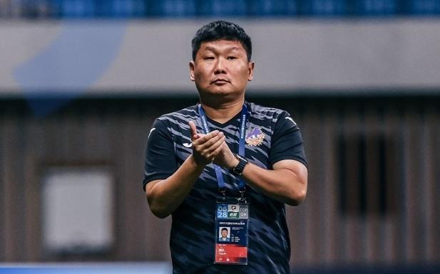 官宣!38岁土帅“转会”,刘建业执教中超新军,罕见产生转会费