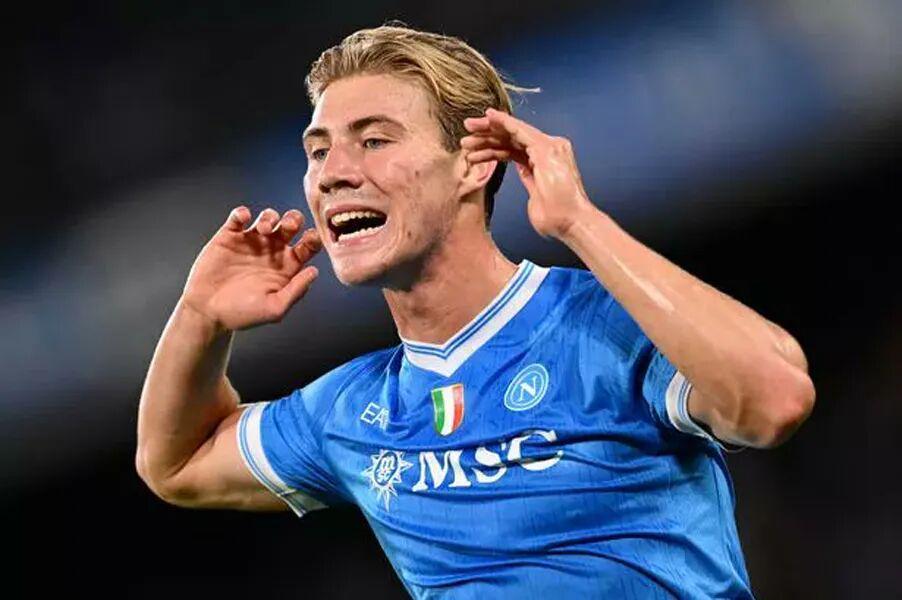 曼联4400万卖霍伊伦德基本谈妥!转会巨头志得意满,承诺继续买人