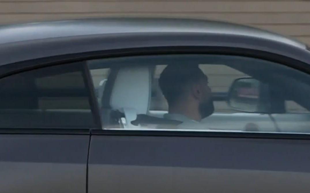 天空:萨拉赫在上午930抵达训练基地,斯洛特更早抵达