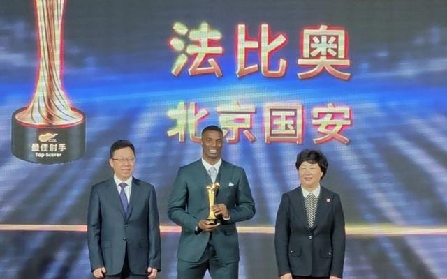 真爱中国!中足联颁奖典礼现场:法比奥成唯一出席外援!