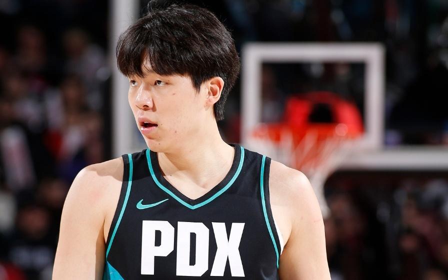 杨瀚森轰9分5板各说啥主帅爆赞,韩乔生肯定下放,解说点出问题