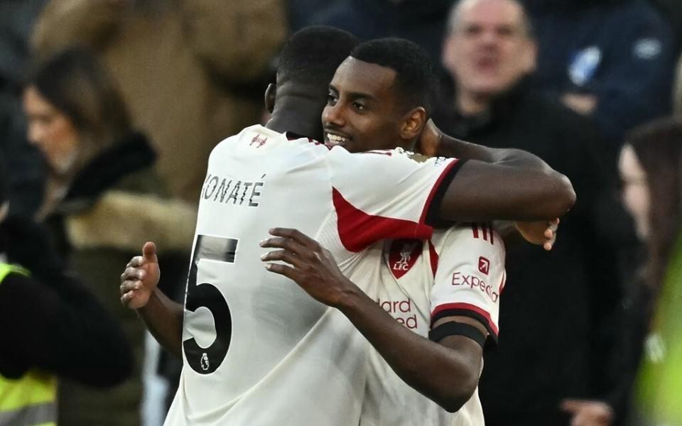 利物浦生涯英超首球!伊萨克推杆破门,破210天球荒,冷静庆祝