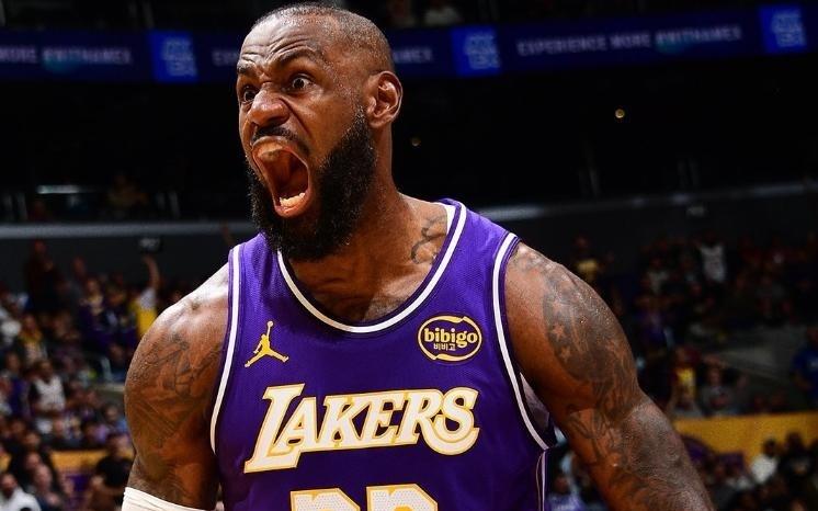 四旬詹皇隔扣怒砍准三双,东契奇35+5+8难救主,残阵马刺复仇湖人